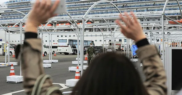 Japonya'da karantinaya alınan cruise gemisinde 99 kişide daha Koronavirüs tespit edildi!-4