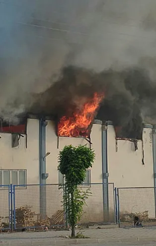 Denizli'de korkutan yangın! Bölgeye çok sayıda ekip sevkedildi