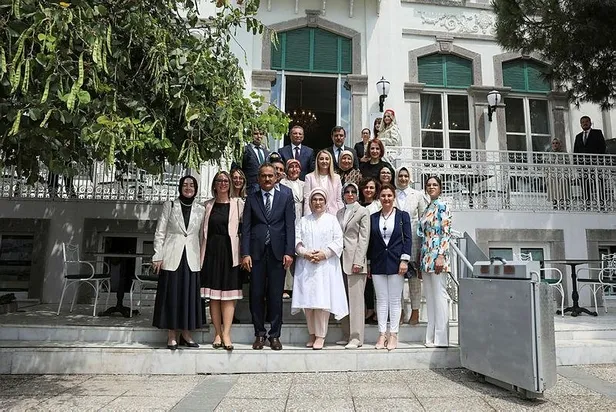Emine Erdoğan ve Bakan Özer, İzmir'de kültür sanat merkezini açtı-1