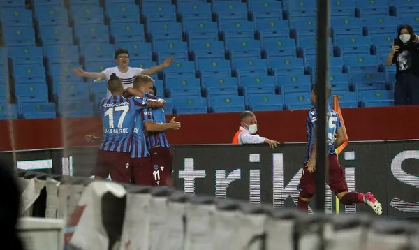 Trabzonspor Teknik Direktörü Abdullah Avcı Roma maçı öncesi iddialı! İnanıyoruz başaracağız-6