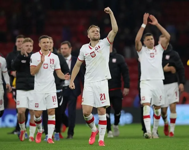 galatasarayda-kaleci-krizi-cozulmeye-calisiyor-gorusmeler-tam-gaz-devam-ediyor-1641509828253.jpeg Galatasaray'da kaleci krizi çözülmeye çalışılıyor! Görüşmeler tam gaz devam ediyor-12