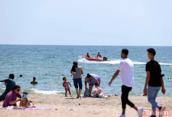 İstanbullular Kurban Bayramı'nda halk plajına akın etti - 6