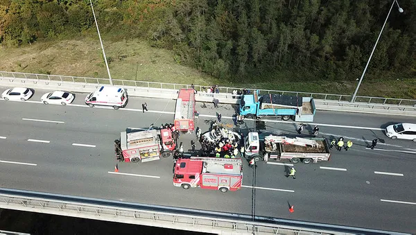 iskiye-ait-arac-kuzey-marmara-otoyolunda-otomobilin-uzerine-devrildi-1-olu-1634205453013.jpg İSKİ'ye ait araç Kuzey Marmara Otoyolu'nda otomobilin üzerine devrildi! 1 ölü-5