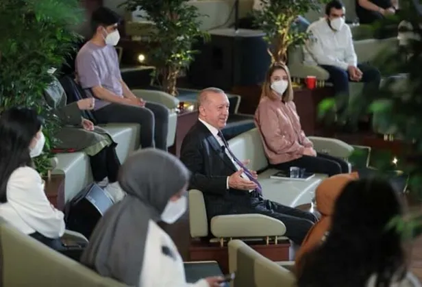 son-dakika-baskan-erdogan-millet-kutuphanesinde-genclerle-bir-araya-geldi-1621445384771.jpeg