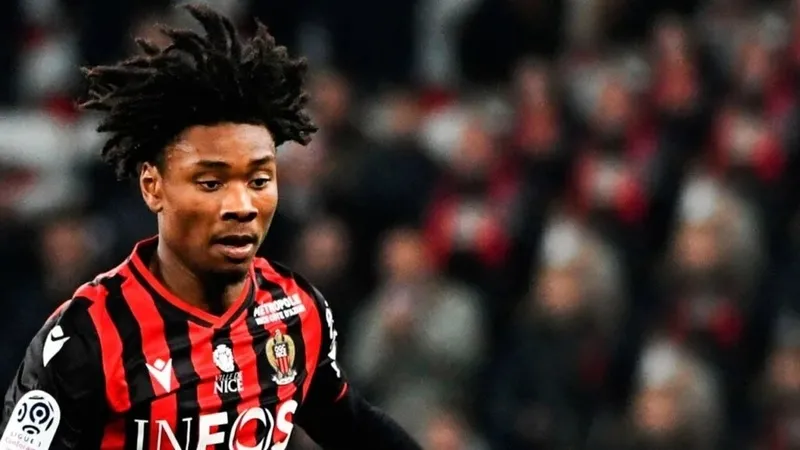 -transfer-derbisi-fenerbahce-ile-galatasaray-yildiz-oyuncunun-pesinde-tercihi-hangi-takim-olacak-1718044125423.jpeg ⚽ TRANSFER DERBİSİ! Fenerbahçe ile Galatasaray yıldız oyuncunun peşinde... Tercihi hangi takım olacak?-13