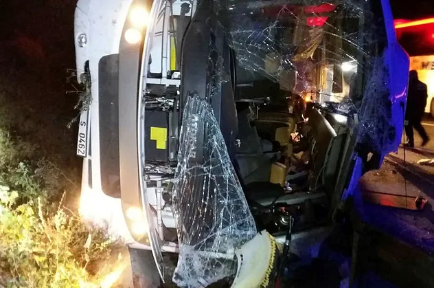 TEM otoyolunda korkunç kaza! 2 ölü 16 yaralı