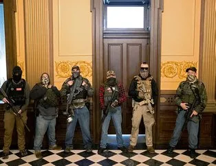 Silahlı protestocular Michigan Eyalet Meclisi’ni bastı!