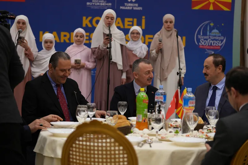 balkanlardan-kahireye-kardeslik-sofrasi-baskan-buyukakin-ramazan-ayinda-gonullere-dokunuyor-1773253152487.jpg Balkanlar’dan Kahire’ye “Kardeşlik Sofrası”: Başkan Büyükakın Ramazan ayında gönüllere dokunuyor-7