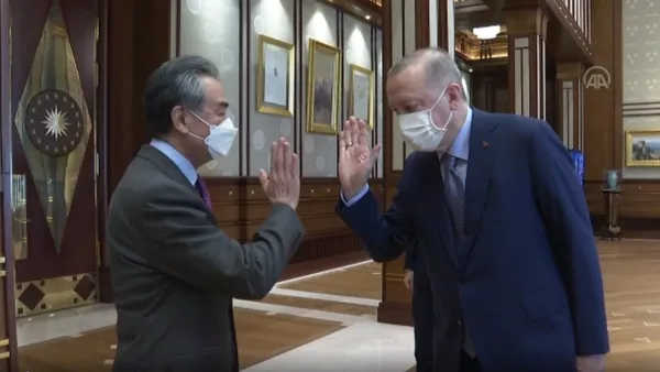 baskan-erdogan-cin-disisleri-bakani-wang-yi-ile-bir-araya-geldi-1616676189707.jpg Başkan Erdoğan Çin Dışişleri Bakanı Wang Yi ile bir araya geldi-1