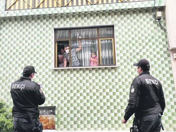 Çağla Kubat’ın ortağı Talat Aşıkoğlu koronavirüsten hayatını kaybetti | Yurttan ve dünyadan Kovid-19 haberleri-3