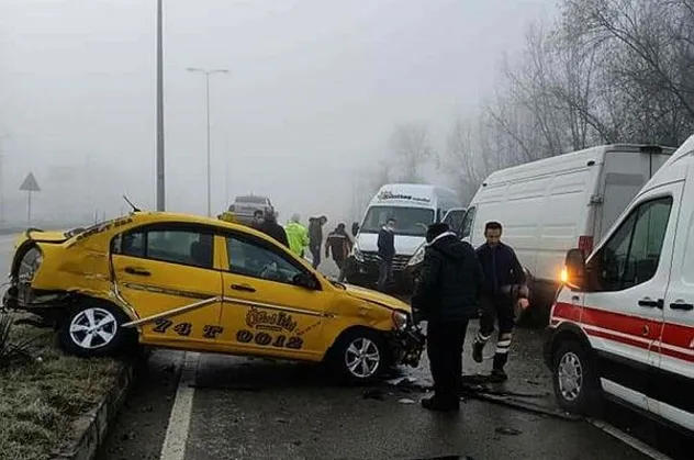 Bartın’da buzlu yolda 10 araç birbirince girdi! Çok sayıda yaralı var