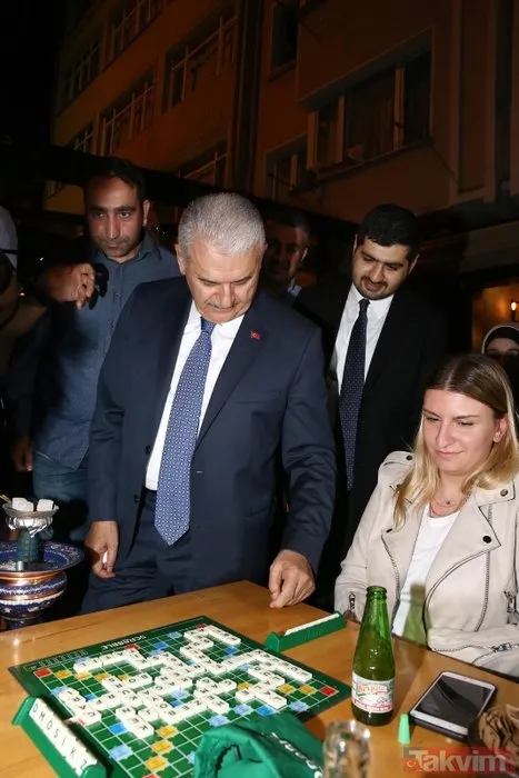 Binali Yıldırım itfaiyecilerle sahur yaptı