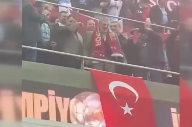 Eski Hazine ve Maliye Bakanı Berat Albayrak'ın 'şampiyonluk' gözyaşları