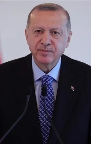 Başkan Erdoğan sosyal medyadan duyurdu: Eşimle birlikte yaptırdığımız COVID-19 testimizin sonucu pozitif çıktı