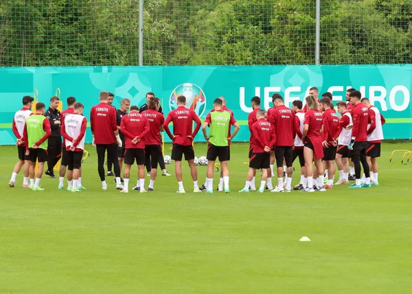 turkiye-futbol-federasyonu-yerli-oyuncu-oynatan-kuluplere-ne-kadar-tesvik-verilecegini-acikladi-1622814342739.jpg Türkiye Futbol Federasyonu yerli oyuncu oynatan kulüplere ne kadar teşvik verileceğini açıkladı-16