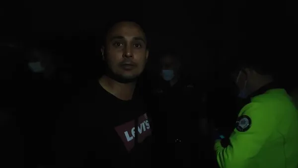 turk-asilli-avusturyali-boksore-polisten-tokat-gibi-cevap-senin-karsinda-turkiye-cumhuriyetinin-polisi-var-1620370212878.jpg Türk asıllı Avusturyalı boksöre polisten tokat gibi cevap: Senin karşında Türkiye Cumhuriyeti'nin polisi var-2