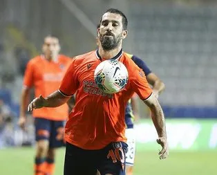 Arda Turan sahalara döndü