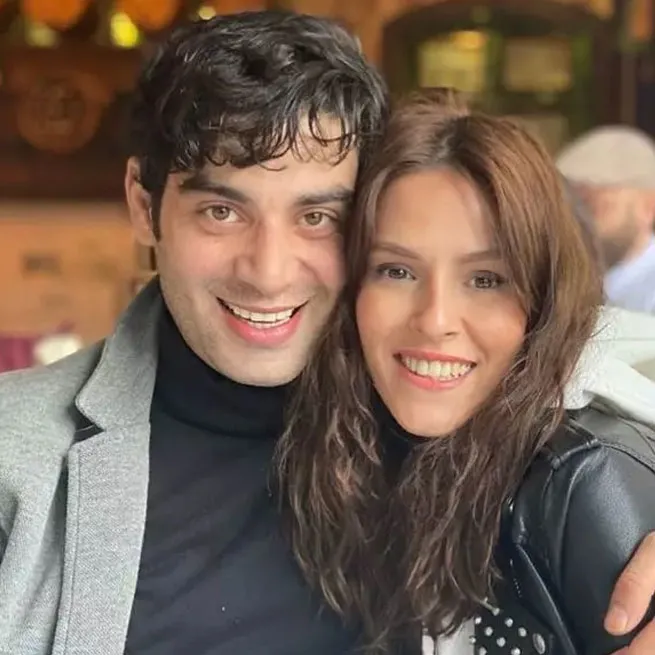 Güldür Güldür’ün Onur Buldu’nun sessiz sedasız evlendiği öğretmen eşine bakın! Kızının annesi hayran bıraktı: “Çok güzel bir aile”-19