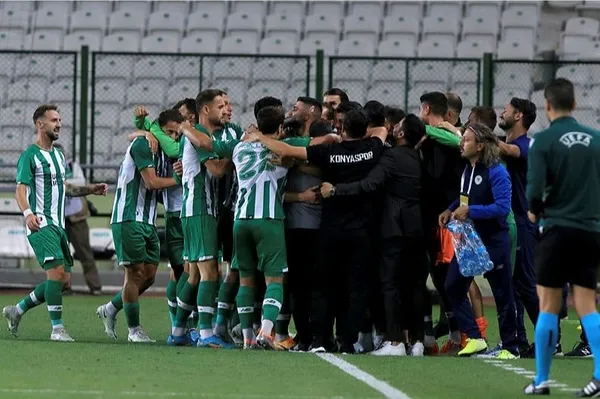 canli-konyaspor-bate-borisov-karsilasmasi-basladi-1658435869182.jpg