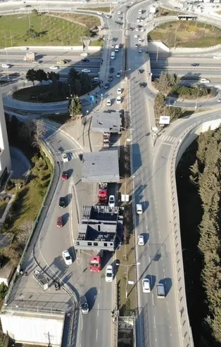 Tuzla'da dev gemi parçaları tırlarla taşındı! Yol 2 gün trafiğe kapatıldı! O anlar havadan görüntülendi