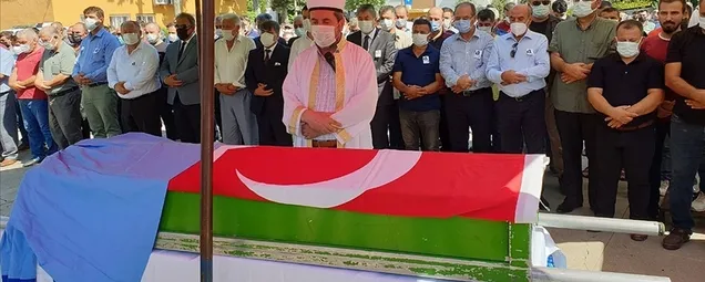 Yürek parçalayan görüntü! Mezuniyet cübbesi tabutta! Azra Gülendam Haytaoğlu’nun cenazesi Osmaniye Kadirlide defnedildi!