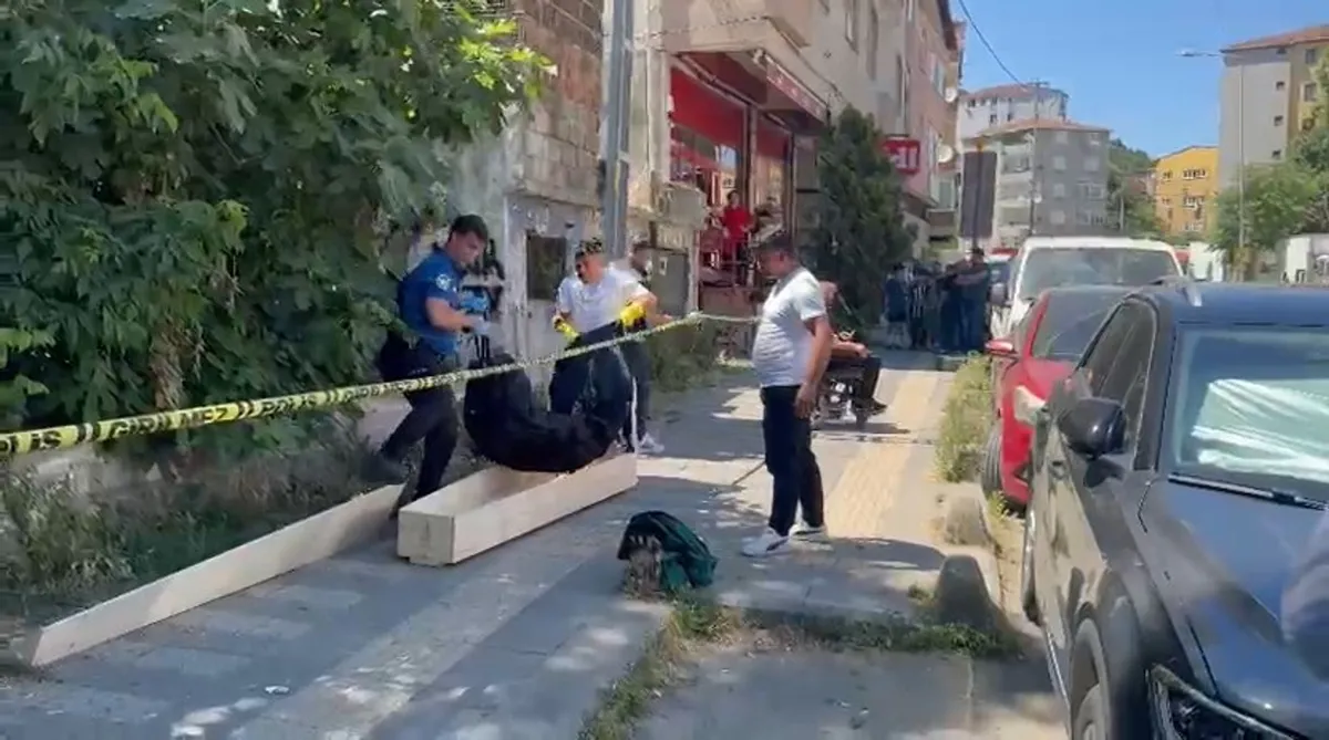Sarıyer'de metruk binada erkek cesedi bulundu | Soruşturma başlatıldı-3