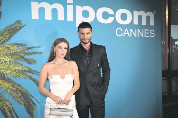 cannesda-atv-firtinasi-1666129559522.jpeg Cannes’da ATV fırtınası! Dizileriyle birçok ülkede seyircilerin kalbinde taht kurdu-2