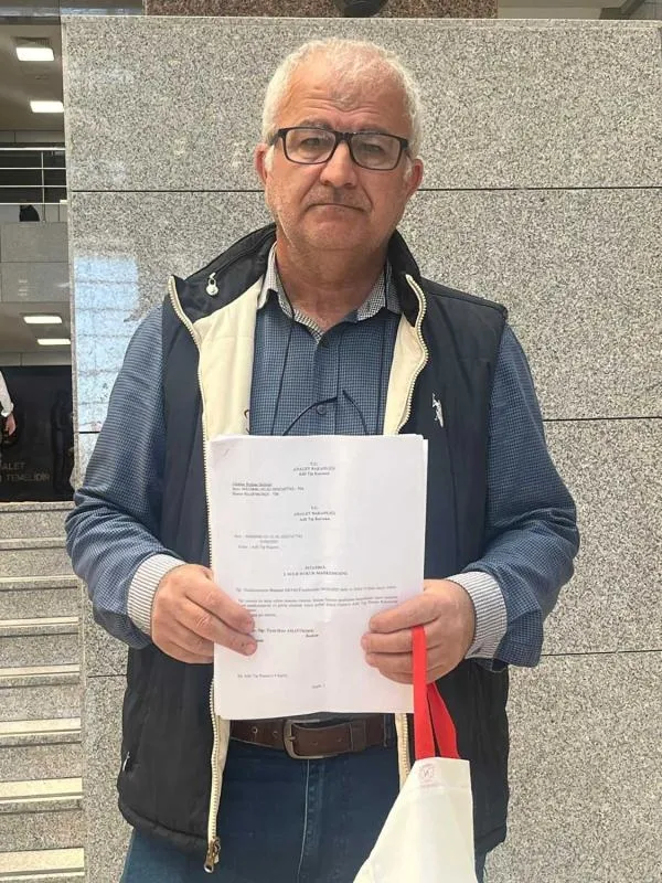 1778400406780.jpeg Ünlü kahve markasının sahibinden babasına 'vesayet' davası: "Deli raporu almaya çalışıyor"-4
