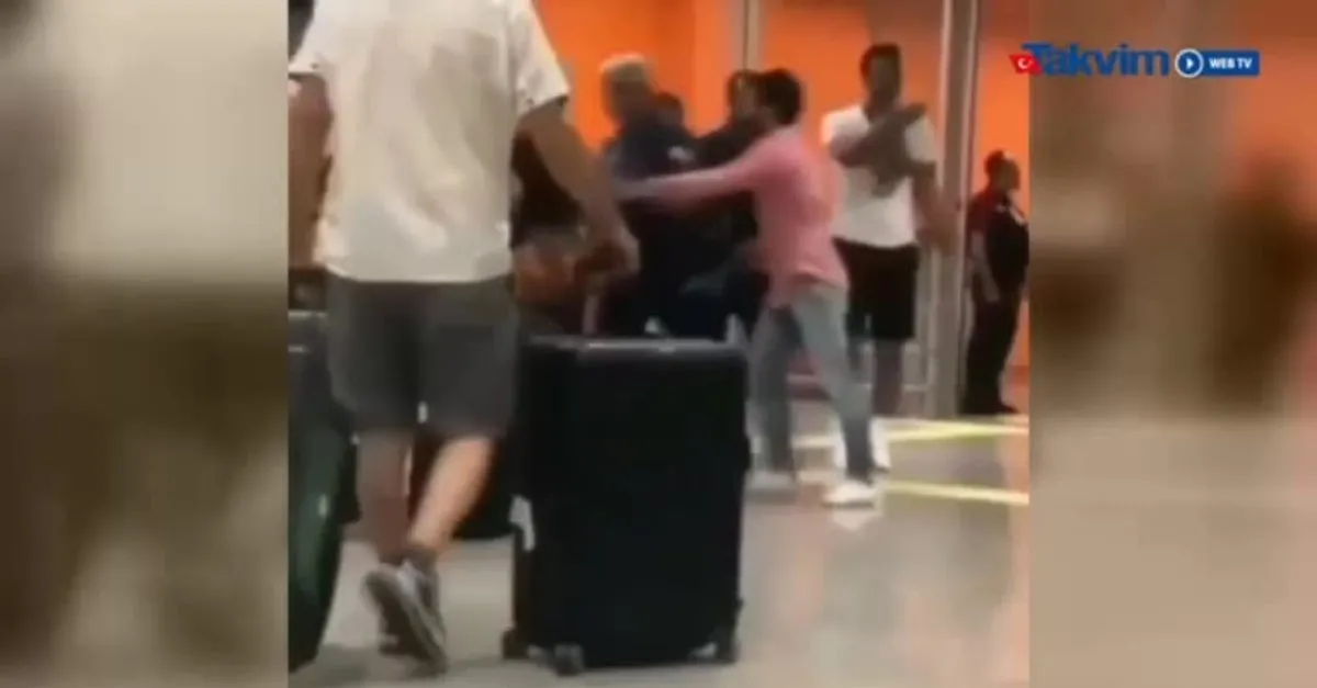 Rapci Ezhel In Izmir De Yaka Paca Gozaltina Alindigi Goruntusu Ortaya Cikti Iste O Anlar Videosunu Izle Takvim Tv