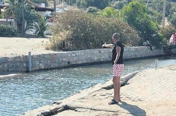 chpli-bodrum-belediye-baskani-ahmet-arasin-algisi-bosa-cikti-bir-de-tatilcileri-hedef-aldi-1687770823916.jpeg CHP'li Bodrum Belediye Başkanı Ahmet Aras'ın algısı boşa çıktı! Bir de tatilcileri hedef aldı...-7