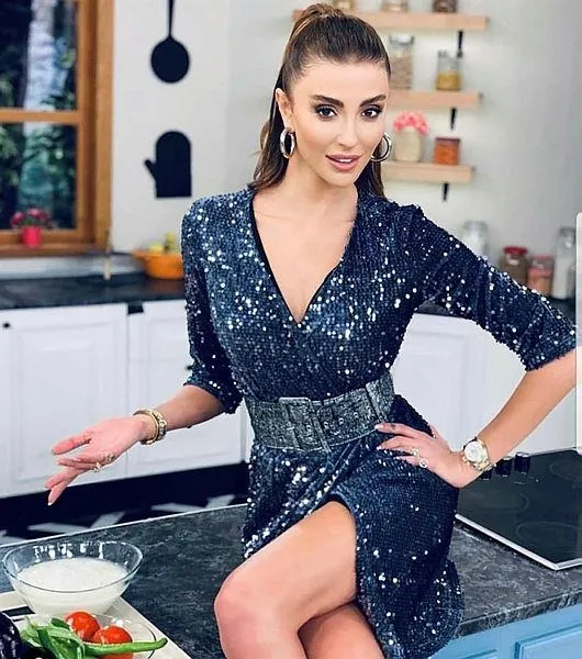 Özge Ulusoy yakında gelinlik giyebilir: Faruk Çolakoğlu'na evlilik mesajı verdi-4