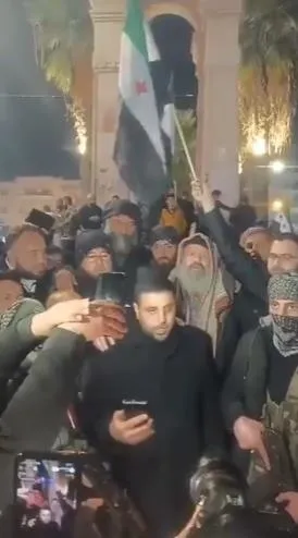 Provokatörlere karşı İdlib'de halk yeni yönetime destek verdiklerini duyurdu, Takvim.com.tr Ekran Görüntüsü