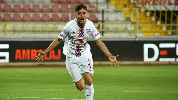 fenerbahce-baskani-ali-koc-altinordunun-kapisini-caldi-iste-burak-ince-ile-enis-destanin-yildizin-fiyati-1621961378324.jpg Fenerbahçe Başkanı Ali Koç, Altınordu'nun kapısını çaldı! İşte Burak İnce ile Enis Destan'ın fiyatı-5