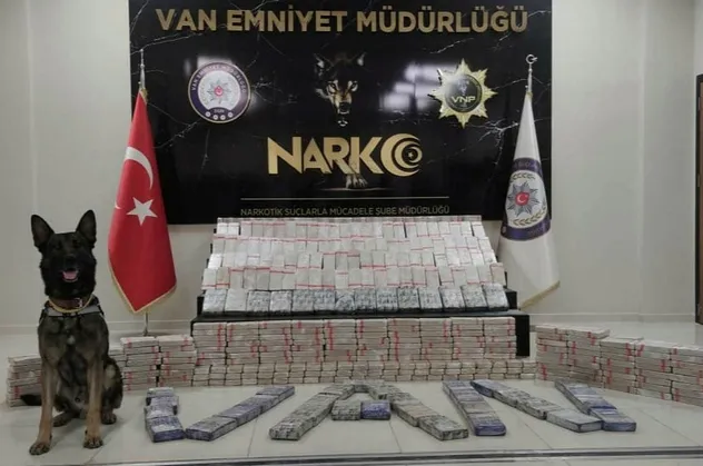 Van'da 347 kilo eroini 'Magnum' ve 'Bobi' buldu