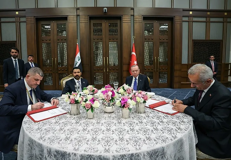 imza-toreninde-teknik-duzeltme-bakan-uraloglu-ne-yasandigini-anlatti-1785411908186.jpeg İmza töreninde teknik düzeltme! Bakan Uraloğlu ne yaşandığını anlattı-3