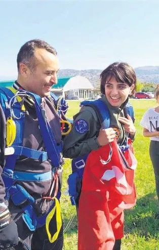 4 bin metreden protez bacağıyla atladı