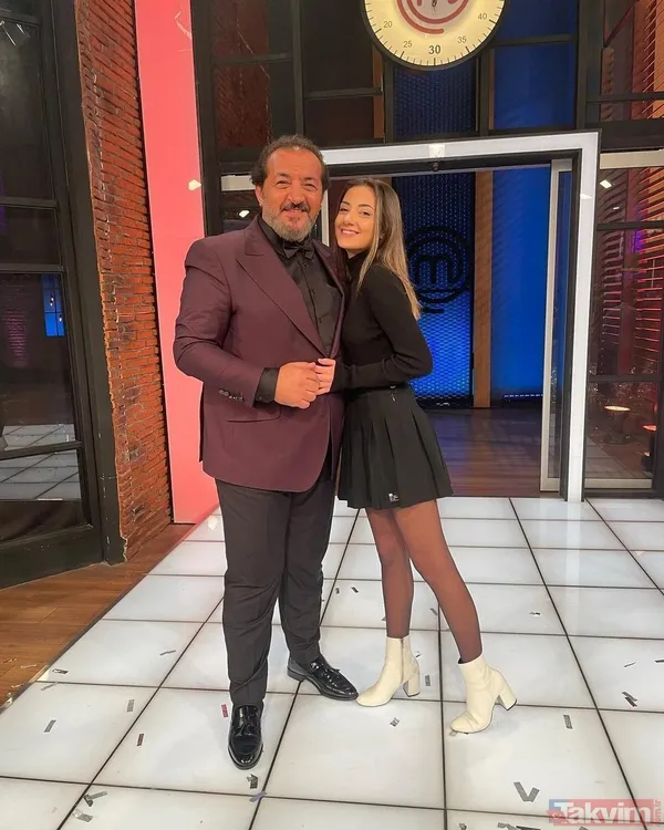 Masterchef Mehmet Şef'in kızı Sude Yalçınkaya bikinili pozuyla yaptı yapacağını! Mehmet Yalçınkaya'nın kızı da fenomen - 11