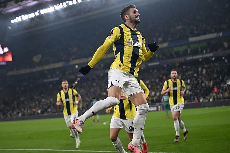 Fenerbahçe'de yaşlı kurt operasyonu! Dzeko ve Tadic'le 1 yıl daha (Takvim.com.tr | Foto Arşiv)