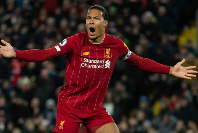 Virgil van Dijk 2 sezon daha Liverpool’da