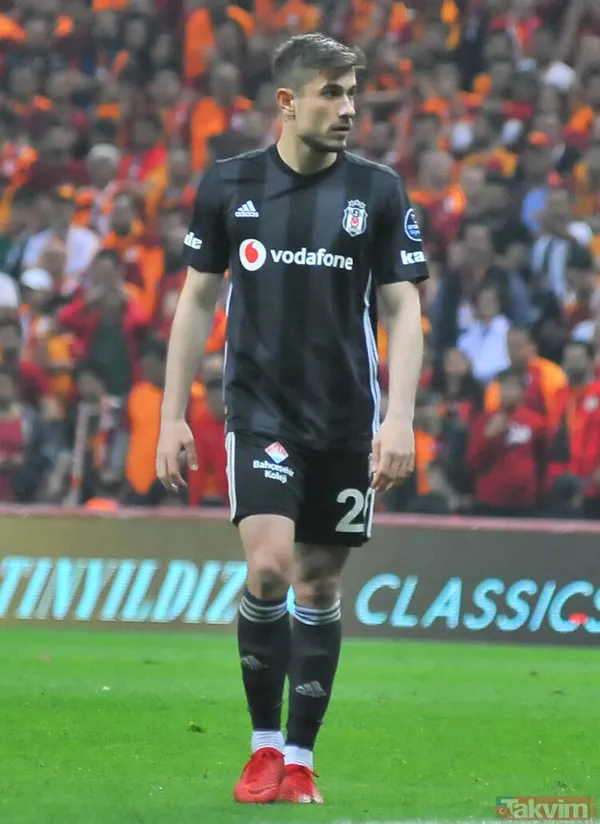 Emre Belözoğlu Görüştü İddiası Yeni Sezonda Sportif Direktör Olacak Emre Belözoğlu'nun İse Dorukhan Toköz'ün Menajeri Ahmet Bulut İle Görüştüğü İddia Edilmişti.