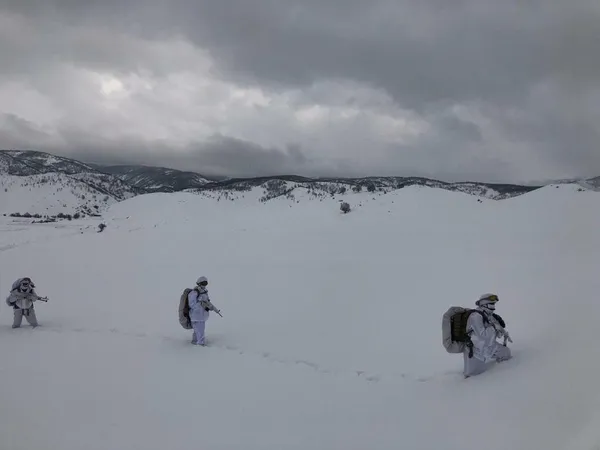 musta-1071-personelle-eren-kis-17-operasyonu-teror-orgutune-nefes-aldirilmiyor-1643528207751.jpg Muş'ta 1071 personelle Eren Kış-17 Operasyonu! Terör örgütüne nefes aldırılmıyor-2