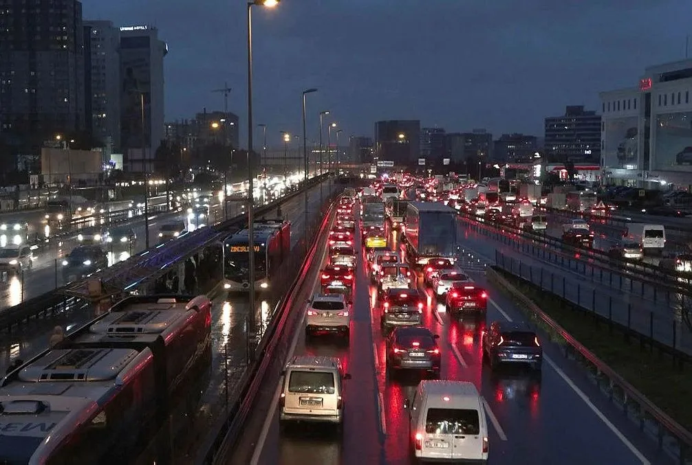 İstanbul’da trafik durma noktasına geldi