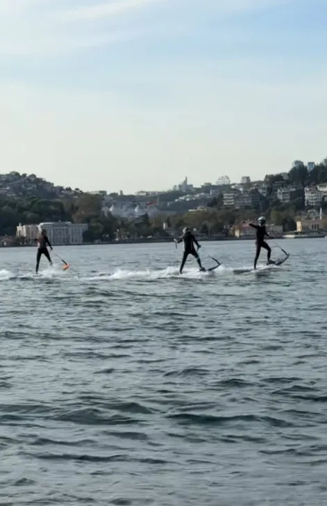 istanbul-bogazinda-cagla-sikel-ruzgari-bir-hayali-daha-gercek-oldu-1761118775362.jpg Kaynak: Sosyal medya