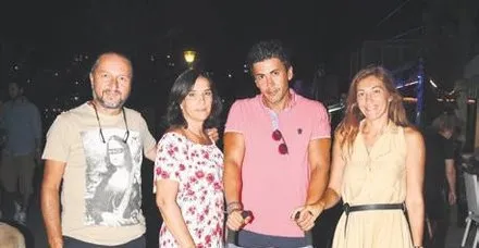 Sıkı dostlar yemekte