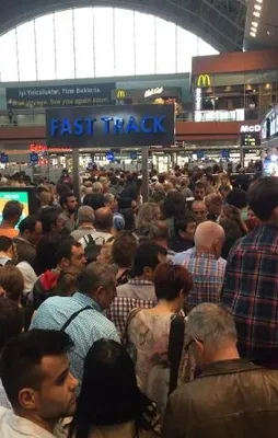 Sabiha Gökçen'de 1000 yolcu uçağını kaçırdı