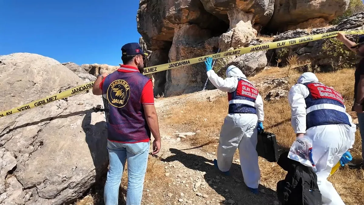 magarada-bulunan-ceset-10-yillik-kaybi-aydinlatti-oglu-sikayetci-oldu-1783012433175.jpeg Mağarada bulunan ceset 10 yıllık kaybı aydınlattı: Acılı evlat annesi için adalet istedi-3