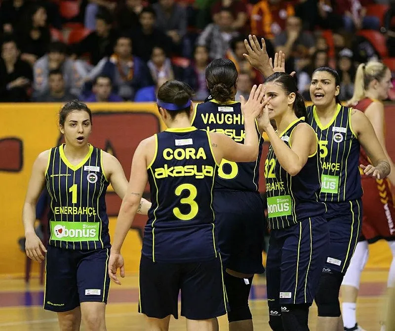 Fenerbahçe derbide rahat kazandı