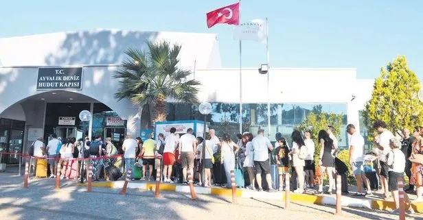 Ada kuyruğu: Ayvalık’tan Midilli’ye turist akını