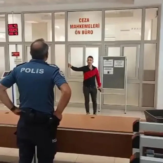 ’Mehdi’yim deyip bıçak çekti