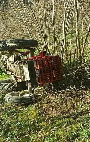 Düzce'de devrilen traktörün altında kalan şahıs hayatını kaybetti